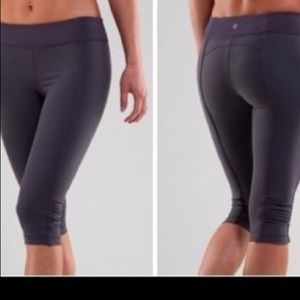 Lululemon Crops Grey Sz 8 RARE Ruching detail on leg